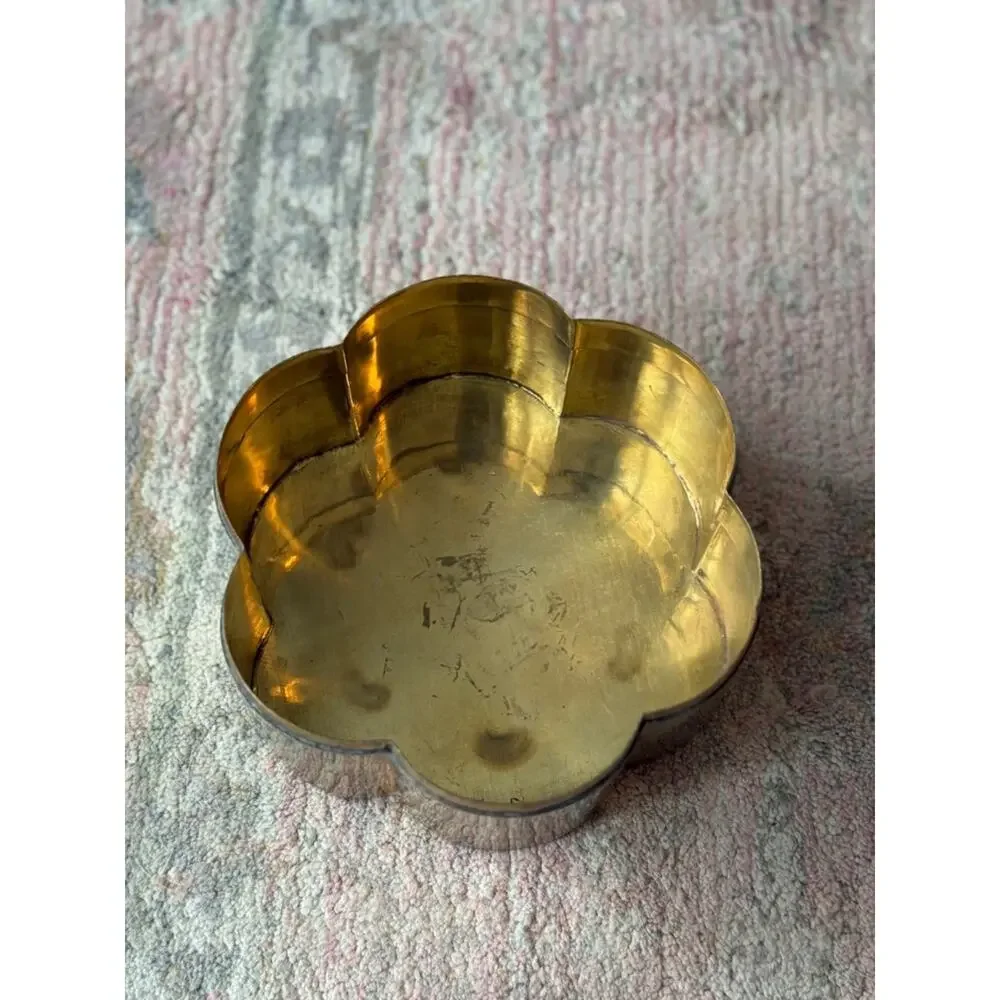 VTG 1950s MCM Brass Flower shaped Decorative Trinket Box Vintage Solid Brass